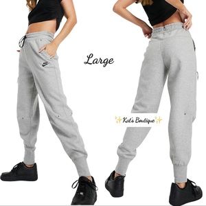 Nike Tech Fleece Women’s Sweatpants in Gray, Large